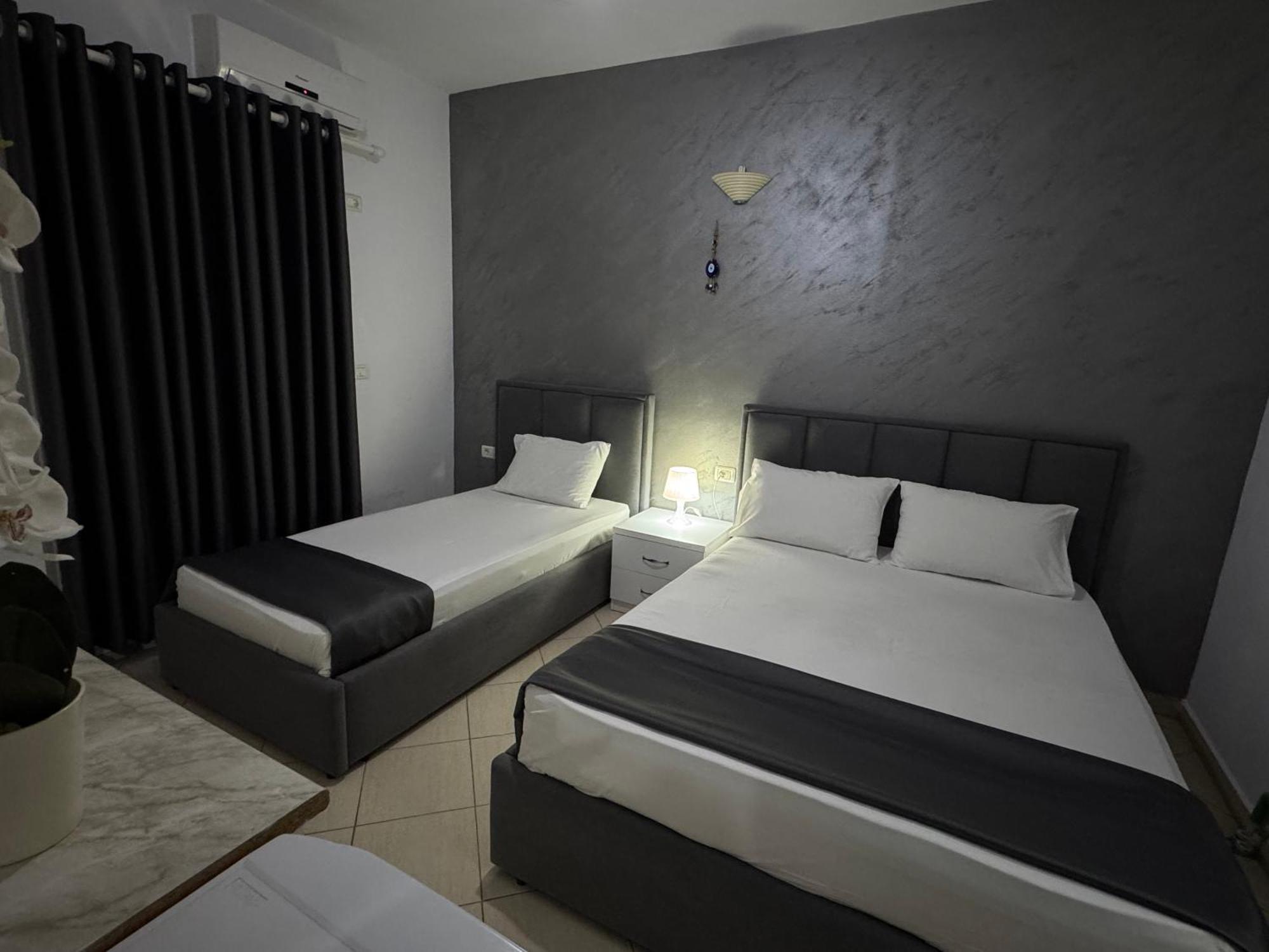 Hotel Two Mermaids Ksamil Extérieur photo