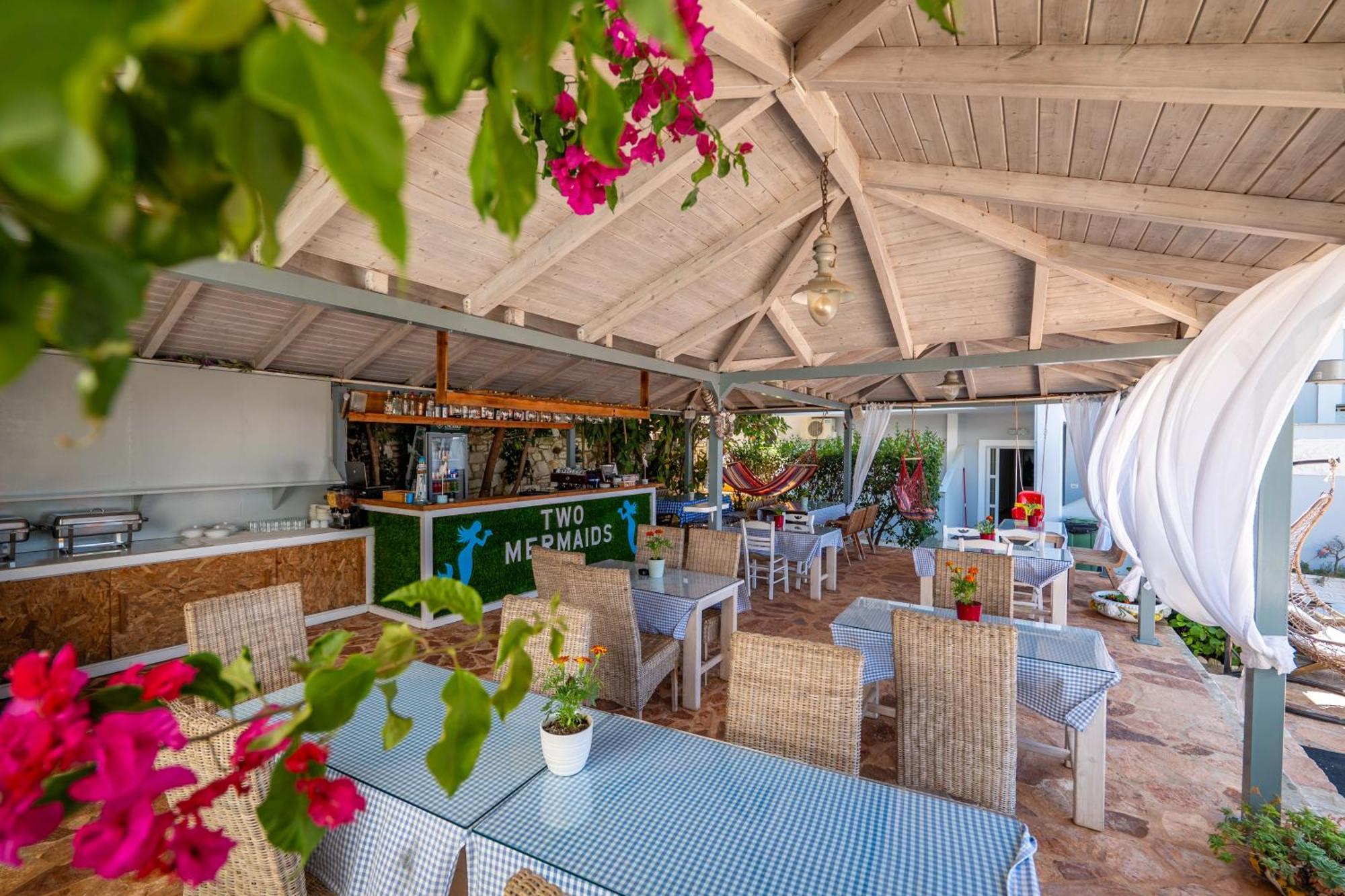 Hotel Two Mermaids Ksamil Extérieur photo